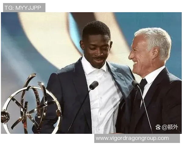 从校园到赛场体育老师逆袭成足球明星的励志故事