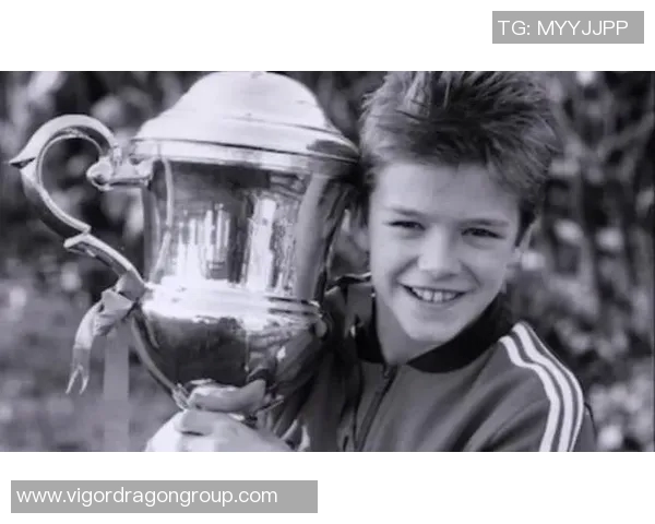 感动球迷的足球明星们如何用激情与奉献书写传奇人生 感动球迷的足球明星们如何用激情与奉献书写传奇人生