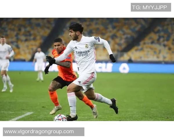 足球明星徐弘亲笔签名珍藏品揭幕引发球迷热议与追捧 足球明星徐弘亲笔签名珍藏品揭幕引发球迷热议与追捧